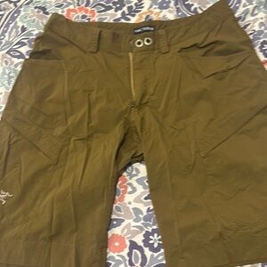 Men’s Arc’teryx shorts size 34 color: brown